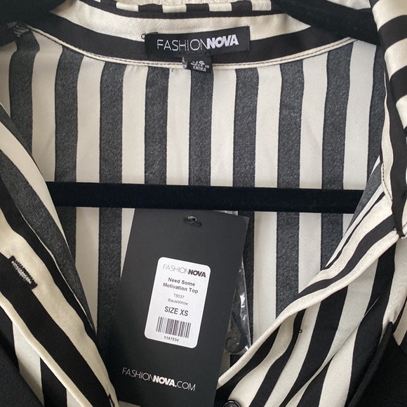 Beautiful dress shirt size XS - Picture 2 of 6